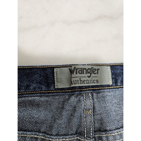 Wrangler Authentics Men’s Jeans Size 46x32 ZM200RD Relaxed Fit Dark Wash Denim - Picture 7 of 9